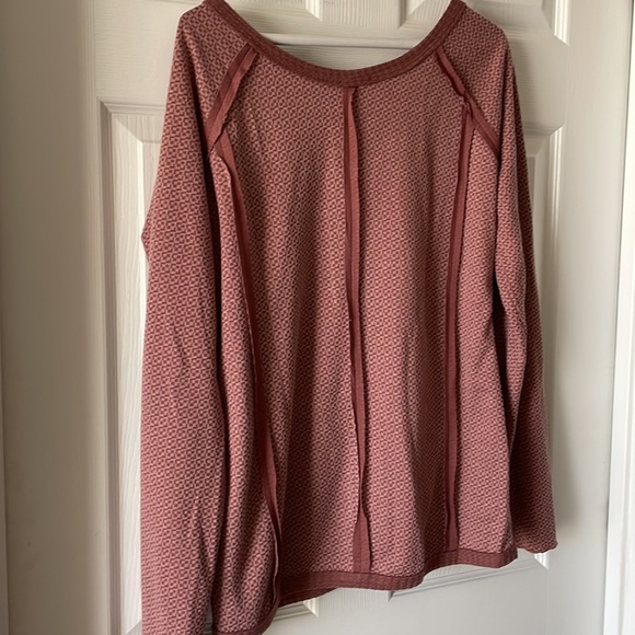 LISA ROBERTSON TOP - Picture 4 of 4